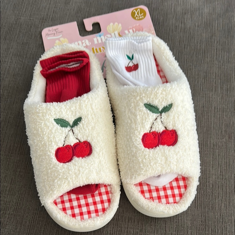 Handcraft Luna mell w luxe Cherry Slippers XL (9.5-10.5) & 2 pair Socks (5-10)